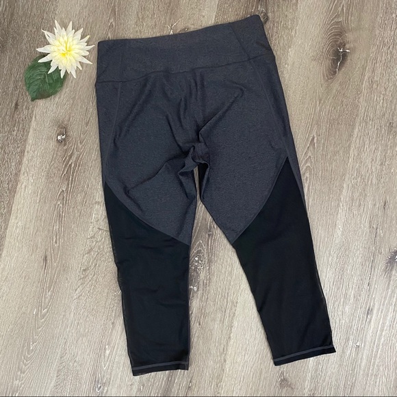 Z by Zella Gray Cropped Leggings w/ Mesh Back Calf - Picture 4 of 13